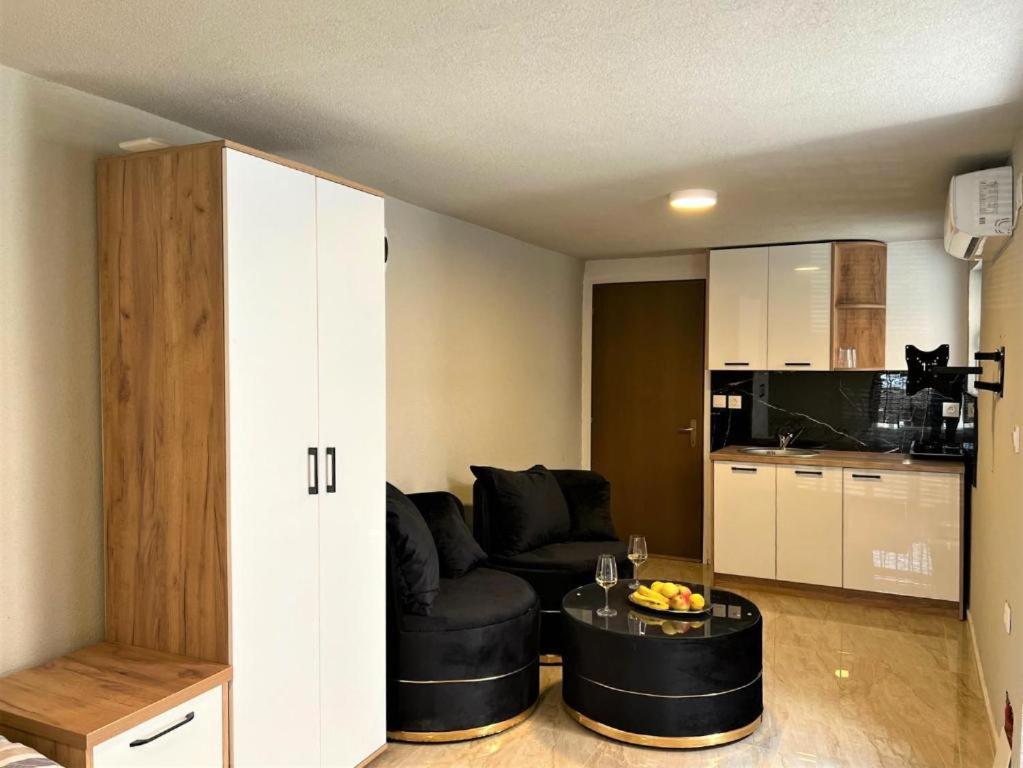 Melek Apartman *